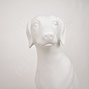Figurína - pes sediaci, biela farba, pohľad vľavo