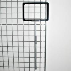 Pružinový držiak plastového rámčeku na drôtený program, typ DK