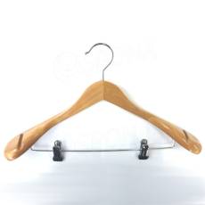Drevený vešiak, typ CU9633, prírodné, šírka 44,5 cm, s kovovou priečkou a štipcami, 1 ks