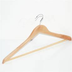 Drevený vešiak, typ BT, šírka 44,5 cm, s priečkou, s protišmykovou úpravou, 1 ks